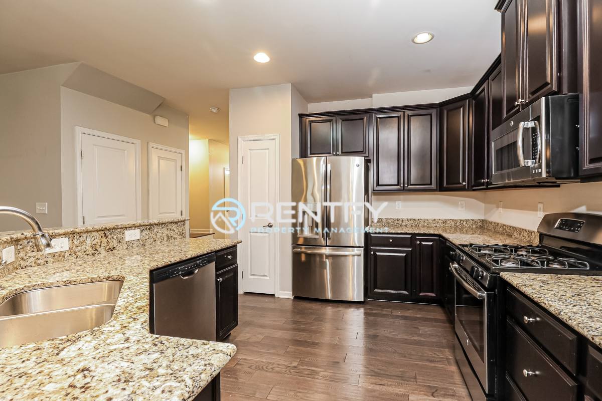 Townhouse for rent at 3303 Major Samuals Way, Charlotte, NC 28208