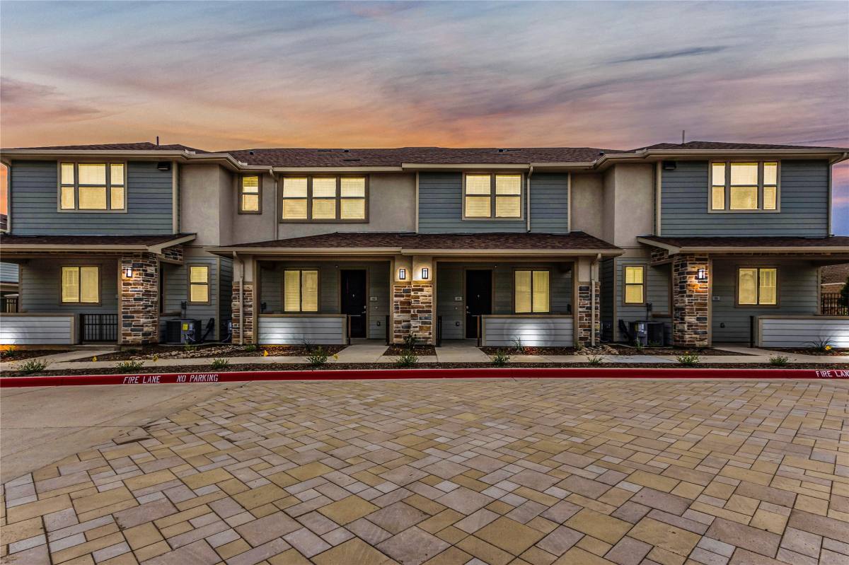 Townhouse for rent at 5900-190 Highway 287 Frontage Rd, Arlington, TX 76017