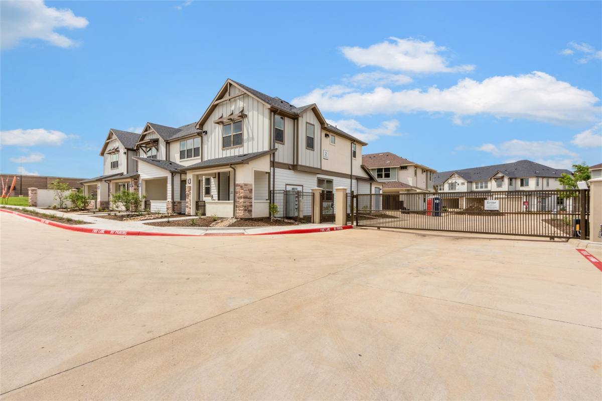 Townhouse for rent at 5900-190 Highway 287 Frontage Rd, Arlington, TX 76017
