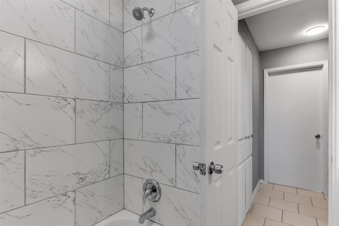 Apartment for rent at 6605 Deatonhill Dr, Austin, TX 78745