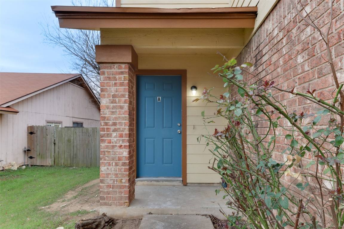 Apartment for rent at 6605 Deatonhill Dr, Austin, TX 78745