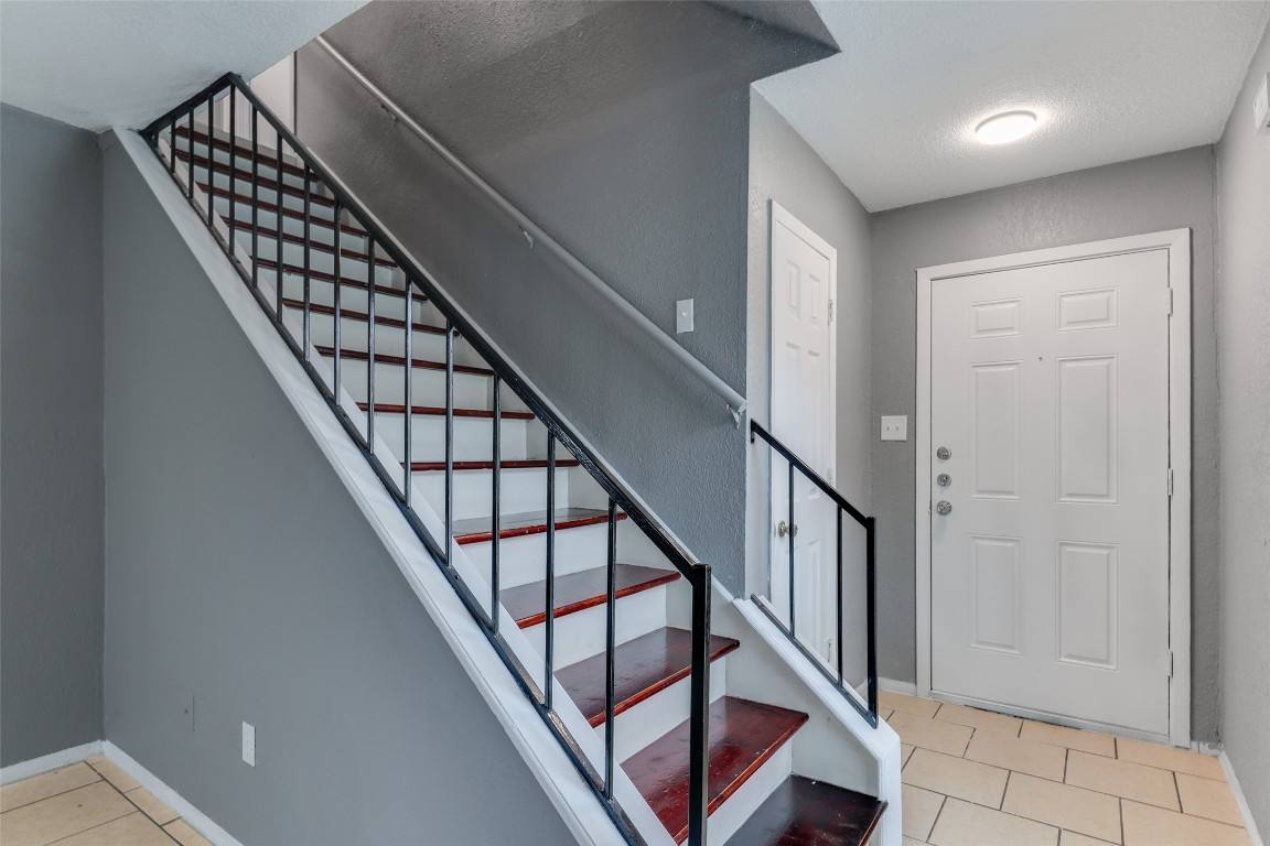 Apartment for rent at 6605 Deatonhill Dr, Austin, TX 78745