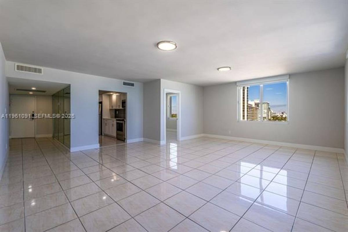Apartment for rent at 5401 Collins Ave Appt #919, Miami Beach, FL 33140