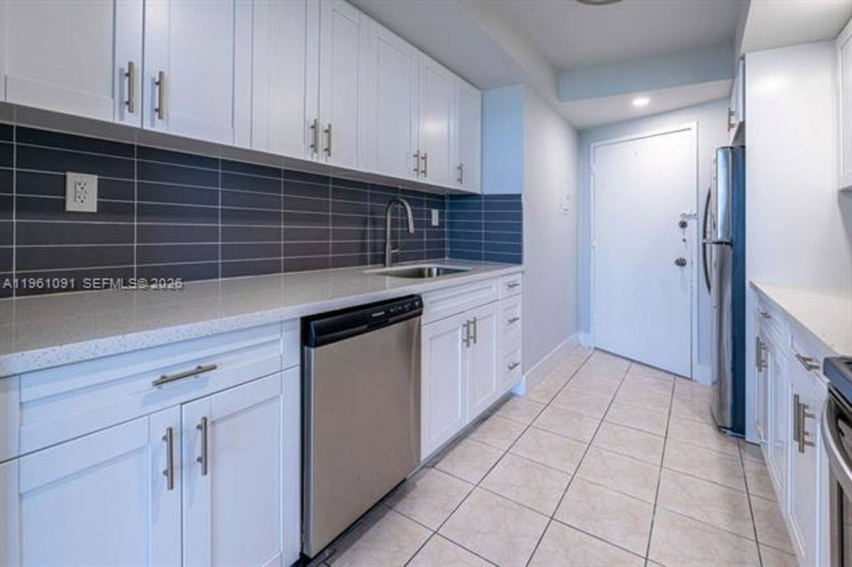 Apartment for rent at 5401 Collins Ave Appt #919, Miami Beach, FL 33140