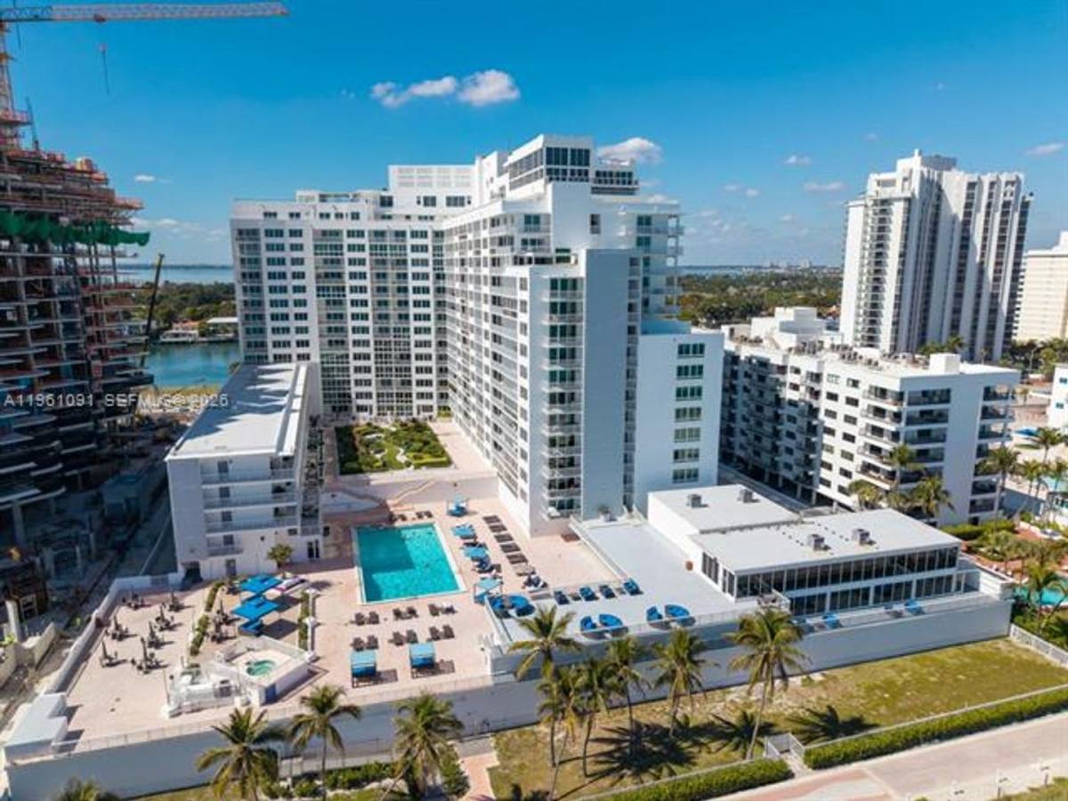 Apartment for rent at 5401 Collins Ave Appt #919, Miami Beach, FL 33140