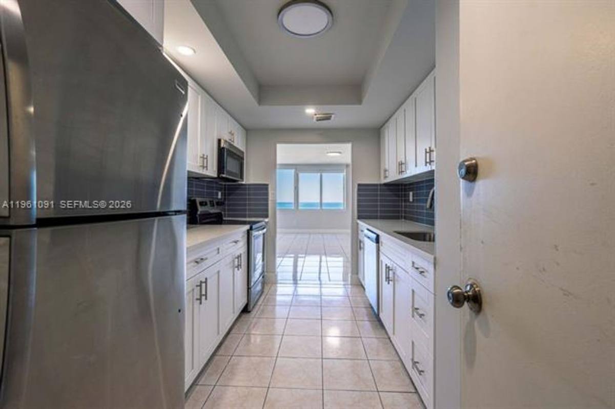Apartment for rent at 5401 Collins Ave Appt #919, Miami Beach, FL 33140
