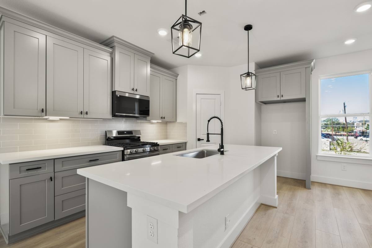 Apartment for rent at 6326 Del Rio St, Houston, TX 77021