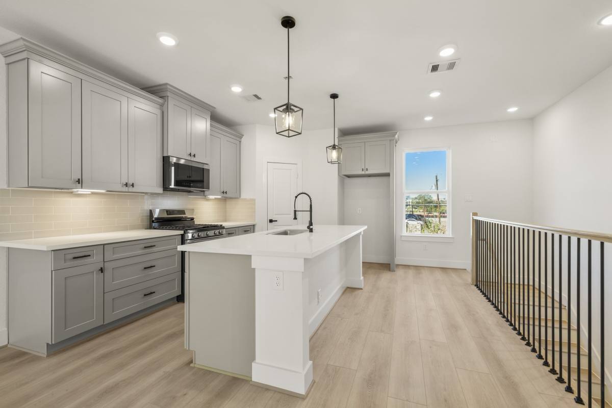 Apartment for rent at 6326 Del Rio St, Houston, TX 77021