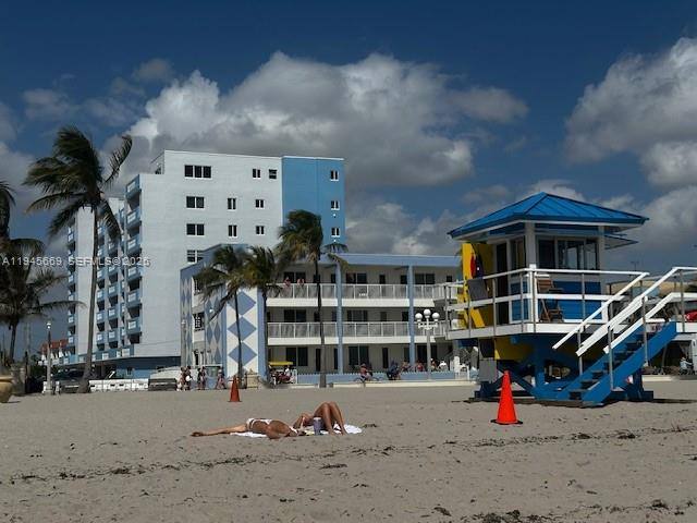 Apartment for rent at 320 S Surf Rd #305, Hollywood, FL 33019