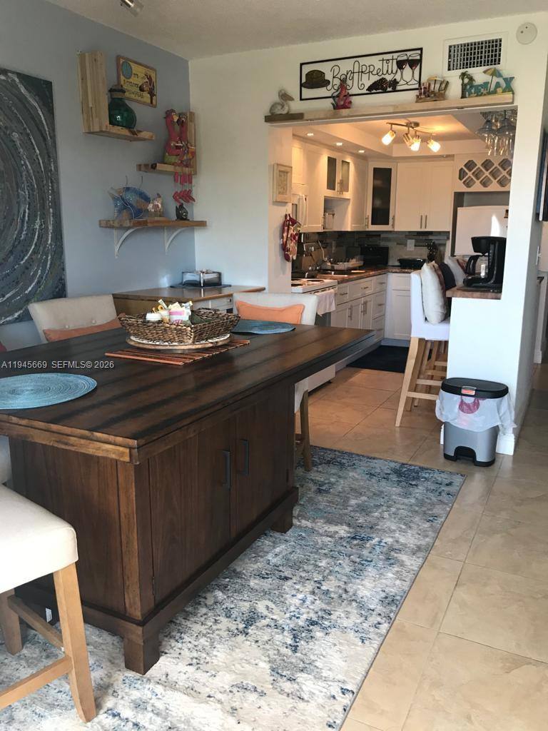 Apartment for rent at 320 S Surf Rd #305, Hollywood, FL 33019