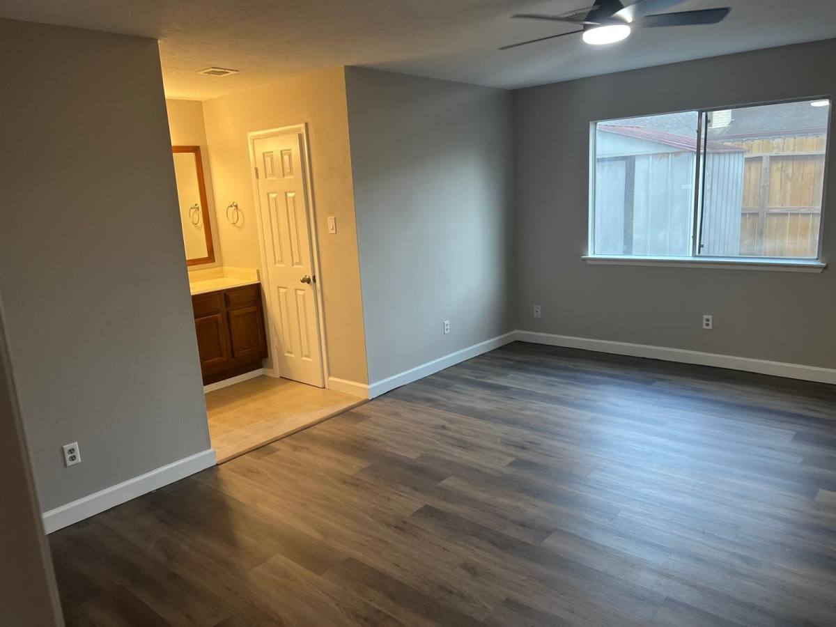Apartment for rent at 7010 Santa Rita Dr, Houston, TX 77083