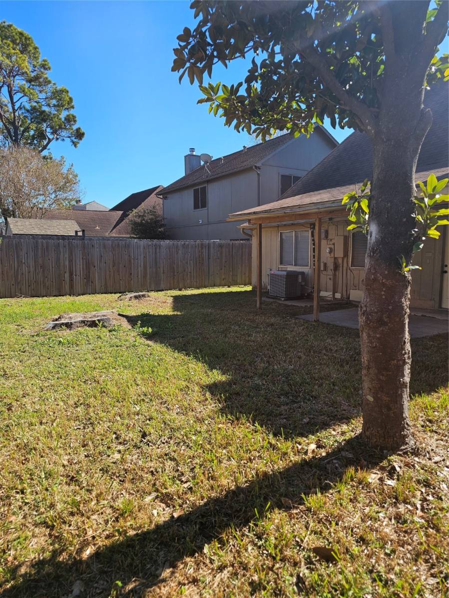 Apartment for rent at 1538 Ridgebriar Dr, Houston, TX 77014