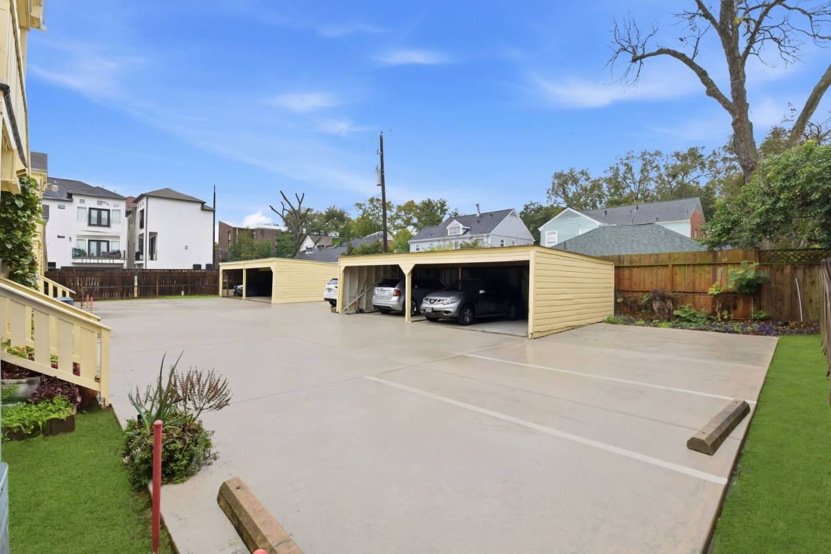 Apartment for rent at 2513 Shakespeare St #3, Houston, TX 77030