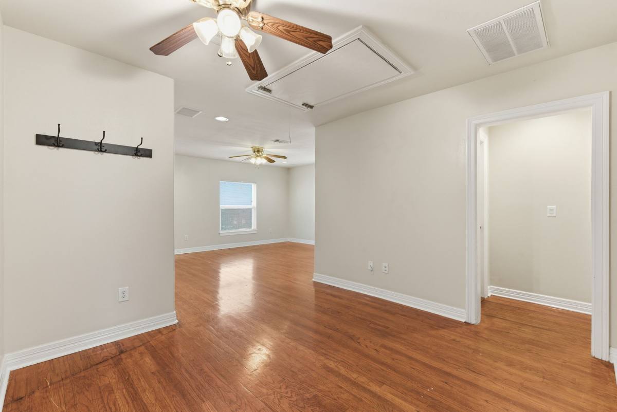 Apartment for rent at 2513 Shakespeare St #3, Houston, TX 77030