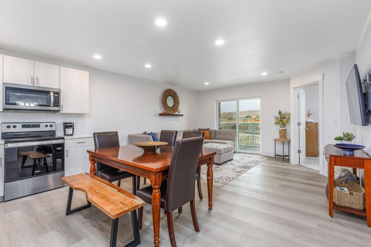 Townhouse for rent at 859 Duke Lane, West Richland, WA 99353