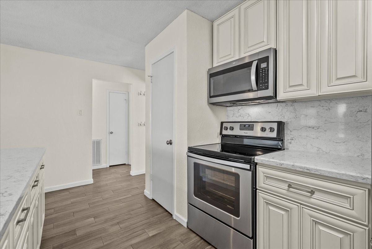Apartment for rent at 3705 Misty Cove Court, Dickinson, TX 77539