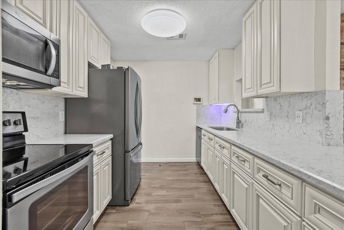 Apartment for rent at 3705 Misty Cove Court, Dickinson, TX 77539