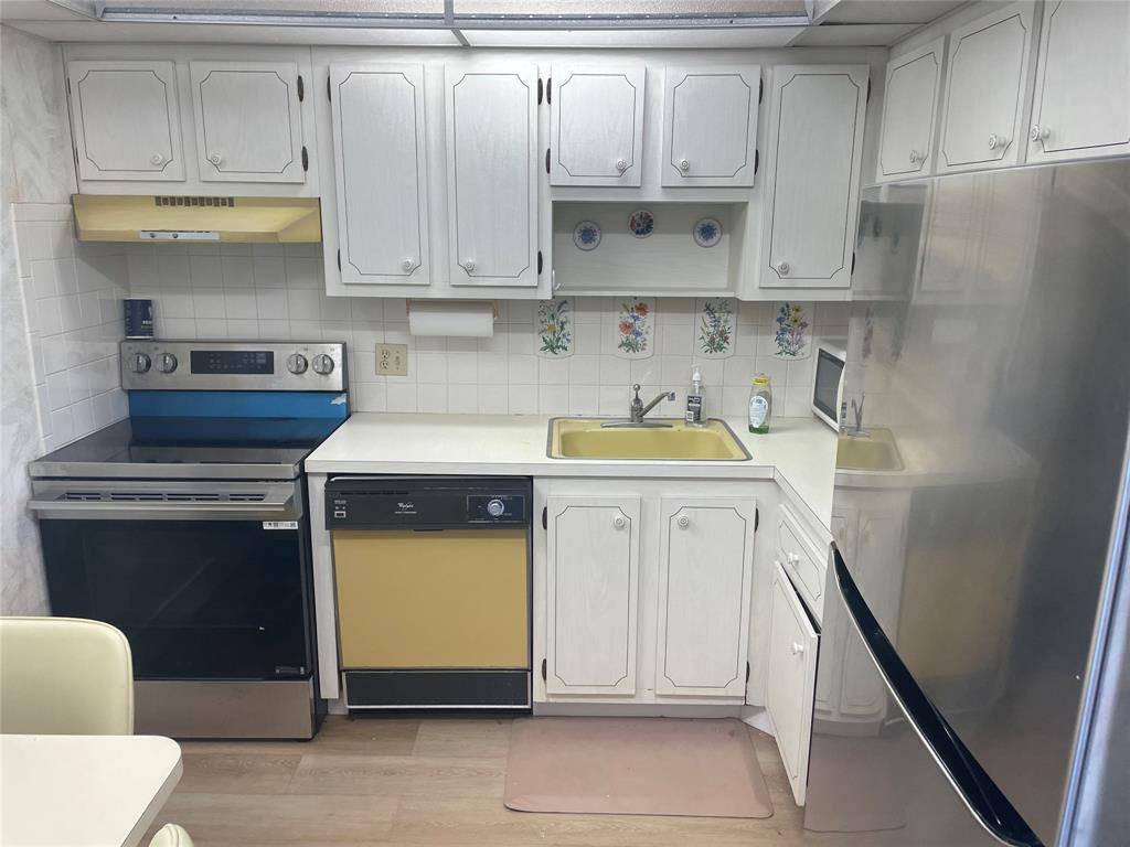 Apartment for rent at 1025 Country Club Dr #302, Pompano Beach, FL 33063