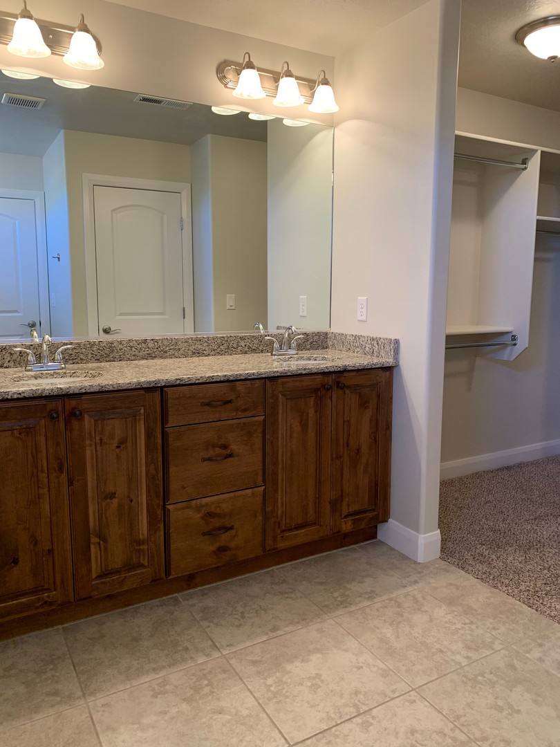 Townhouse for rent at 2525 Bella Vista Dr, Santa Clara, UT 84765