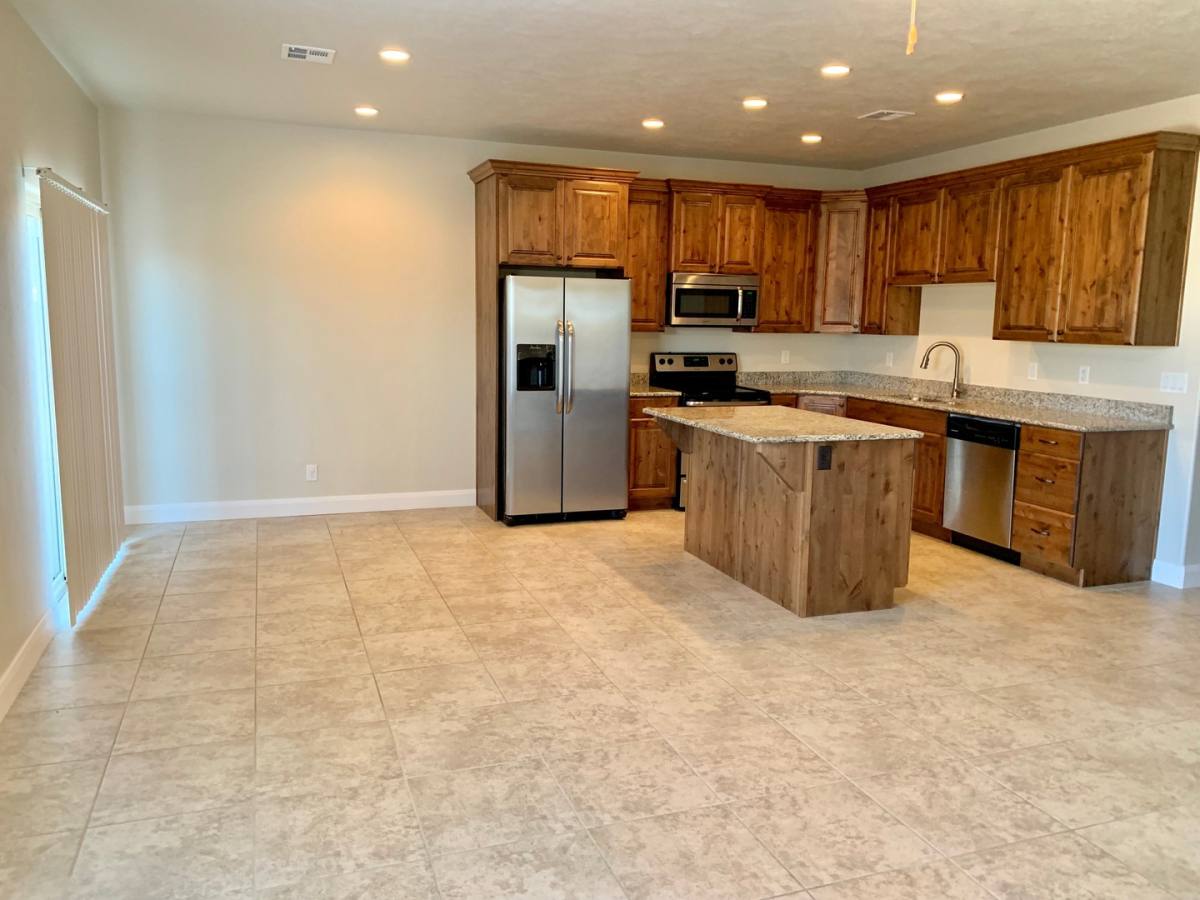 Townhouse for rent at 2525 Bella Vista Dr, Santa Clara, UT 84765