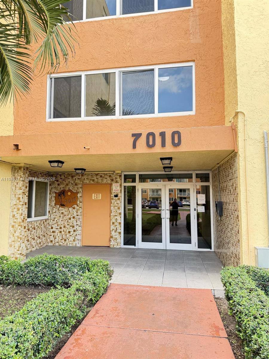 Apartment for rent at 7010 NW 186th St #5201, Hialeah, FL 33015