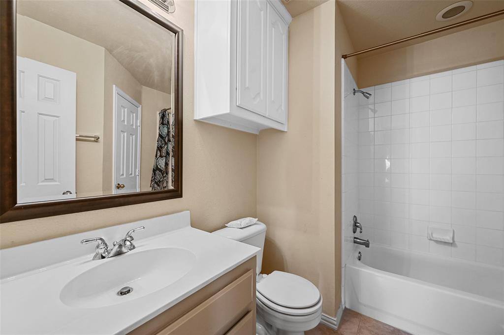 Apartment for rent at 8117 Cherry Laurel Lane, Irving, TX 75063