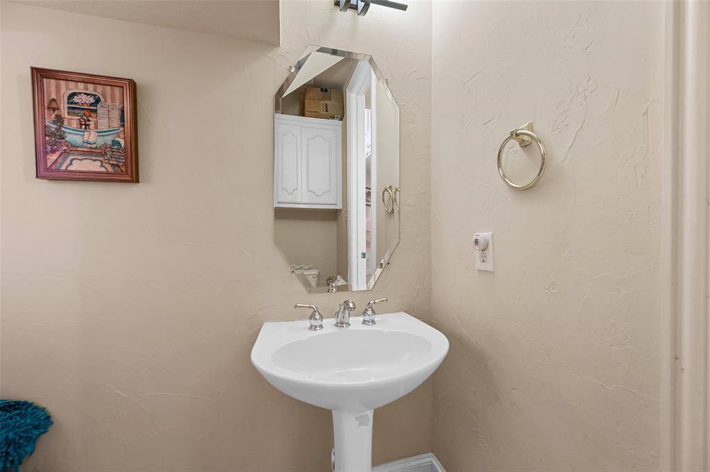 Apartment for rent at 8117 Cherry Laurel Lane, Irving, TX 75063