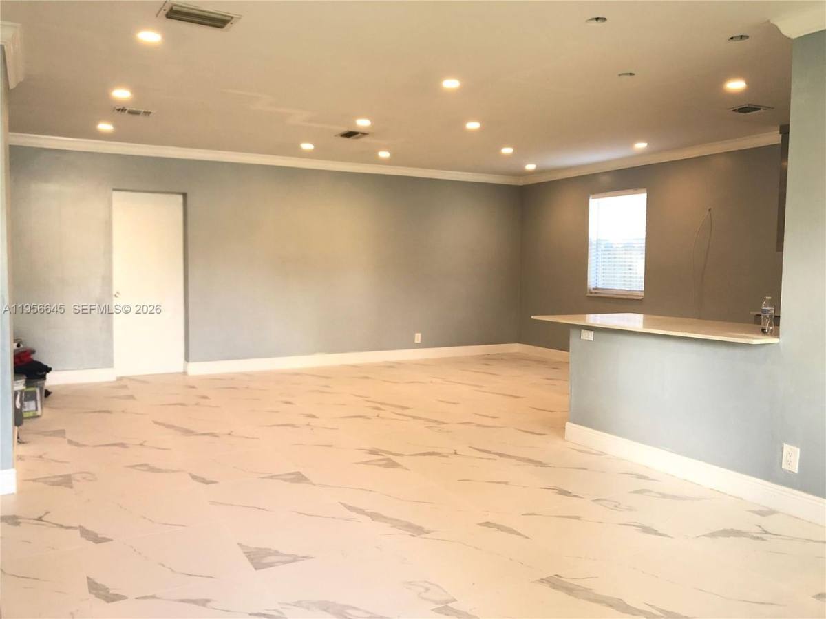 House for rent at 223 SW 10th St, Hallandale, FL 33009