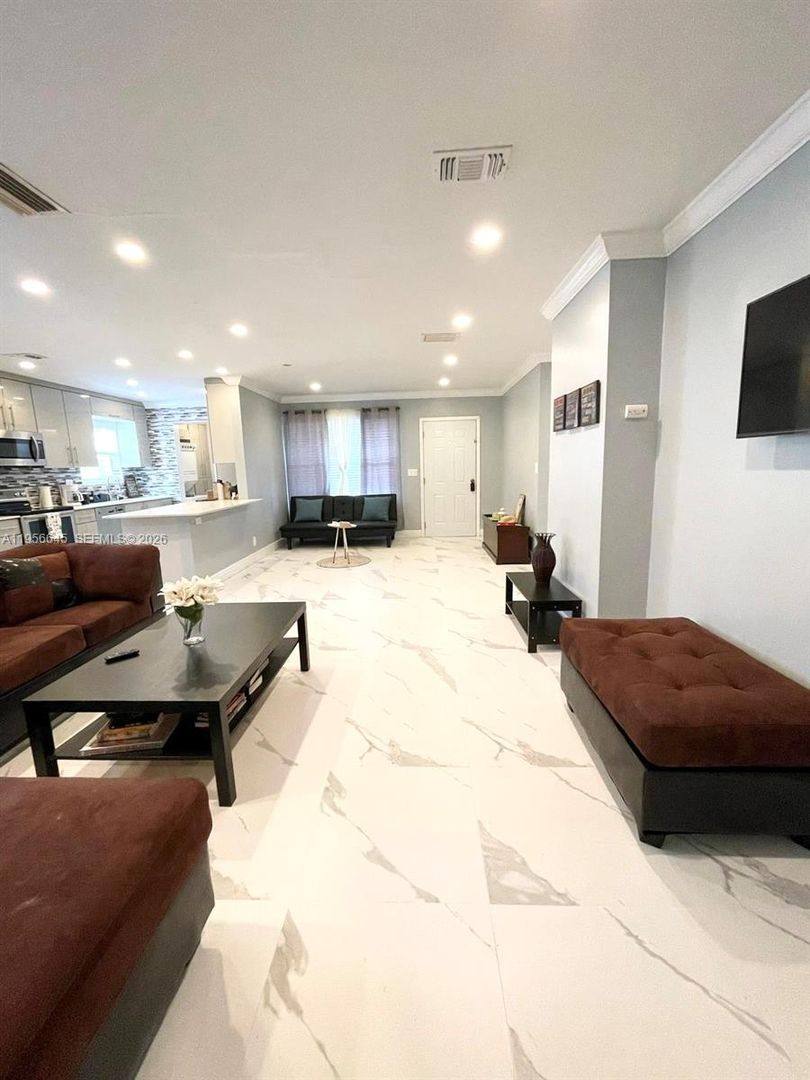 House for rent at 223 SW 10th St, Hallandale, FL 33009