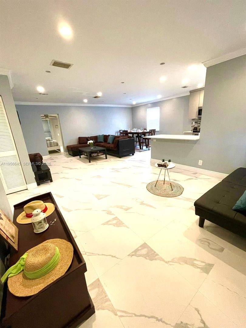 House for rent at 223 SW 10th St, Hallandale, FL 33009