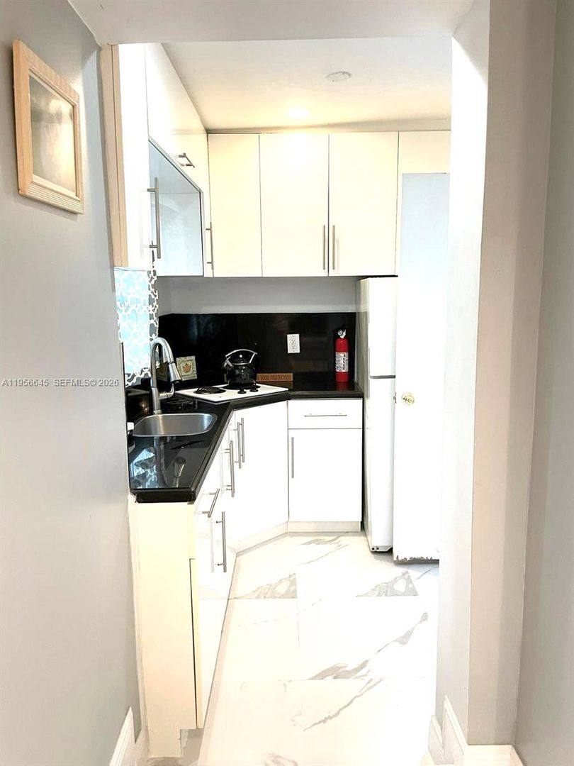 House for rent at 223 SW 10th St, Hallandale, FL 33009