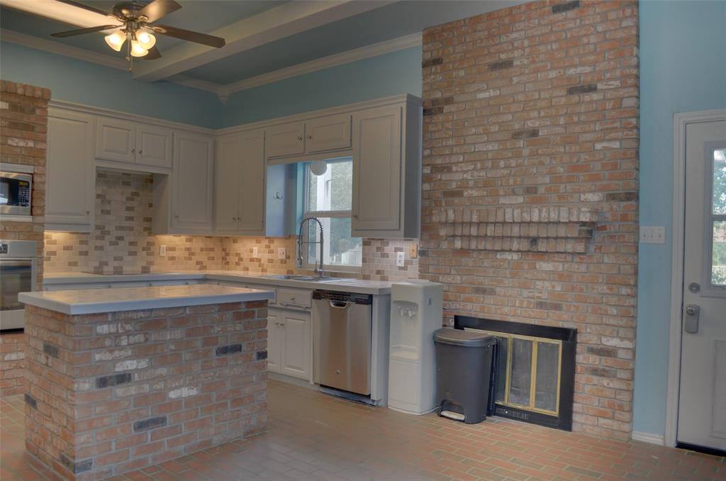 Apartment for rent at 105 Country Green Court #105, Weatherford, TX 76087