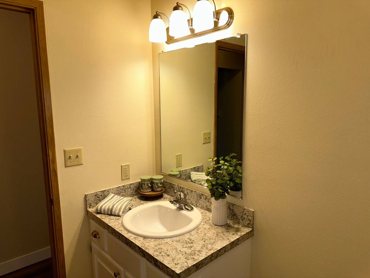 Apartment for rent at 5733 SE King Rd, Portland, OR 97222