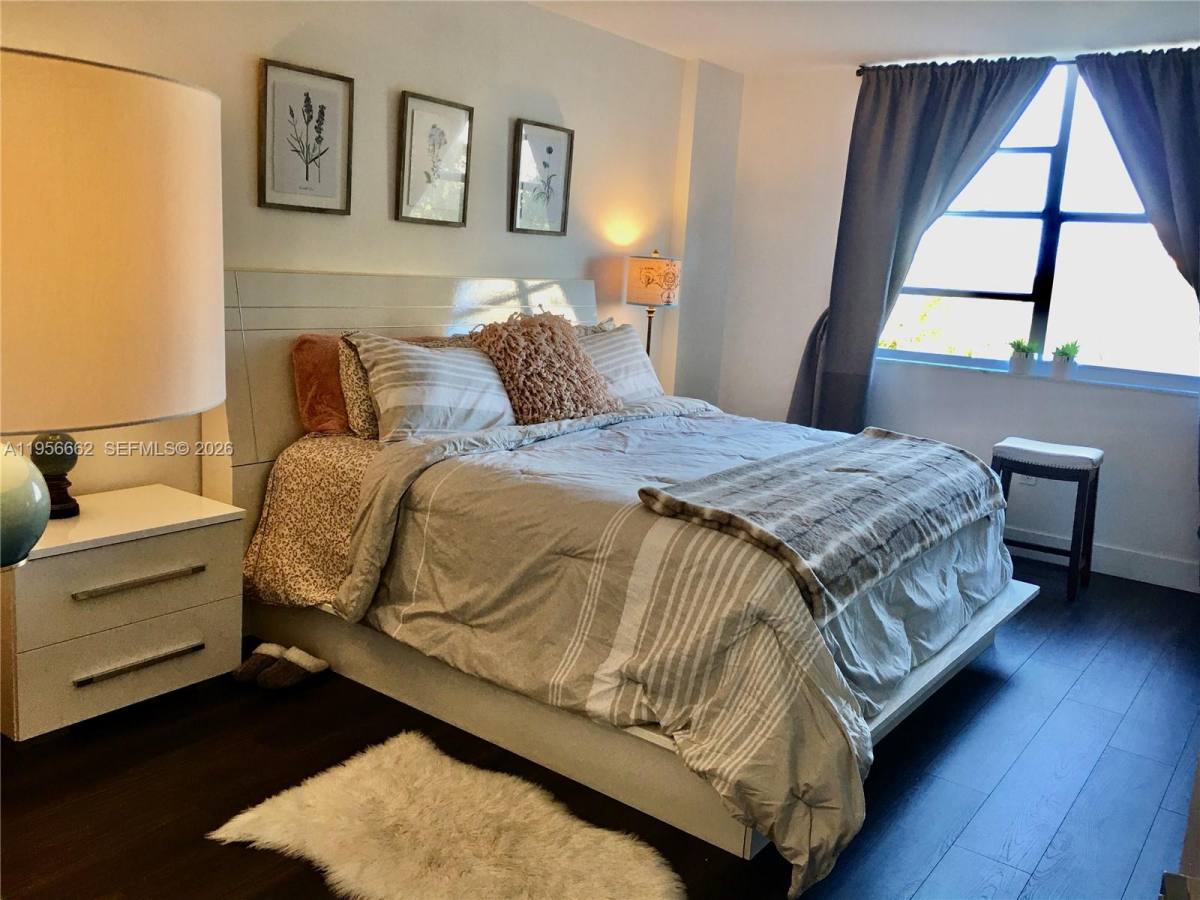 Apartment for rent at 11111 Biscayne Blvd #111114D, Miami, FL 33181