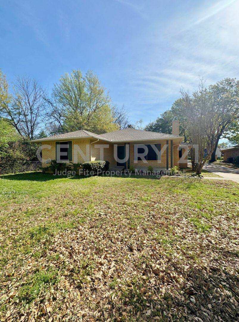 House for rent at 104 Harbor Haven St, Mabank, TX 75156