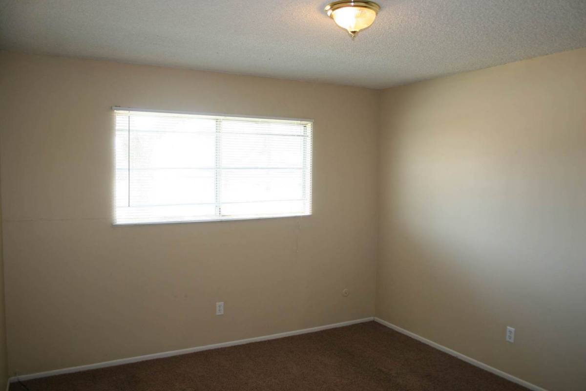 Apartment for rent at 700 Knotts St, Bakersfield, CA 93305