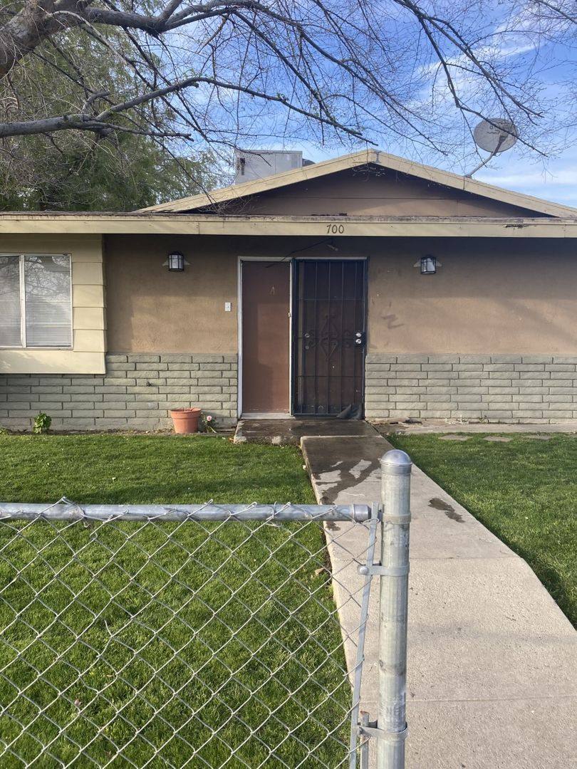 Apartment for rent at 700 Knotts St, Bakersfield, CA 93305