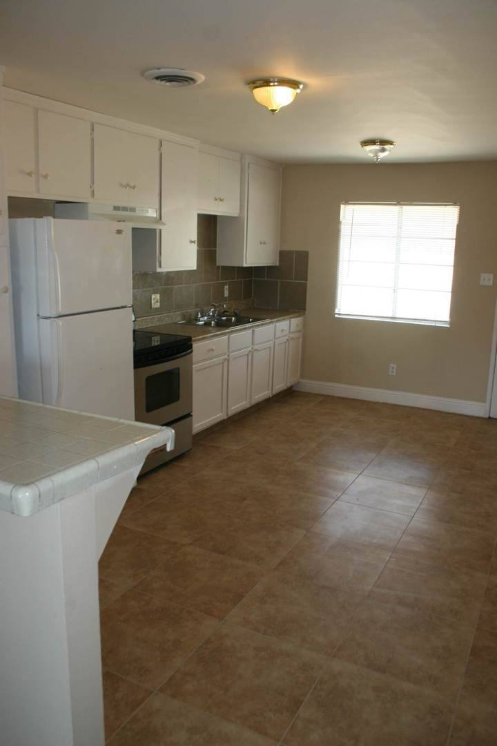 Apartment for rent at 700 Knotts St, Bakersfield, CA 93305