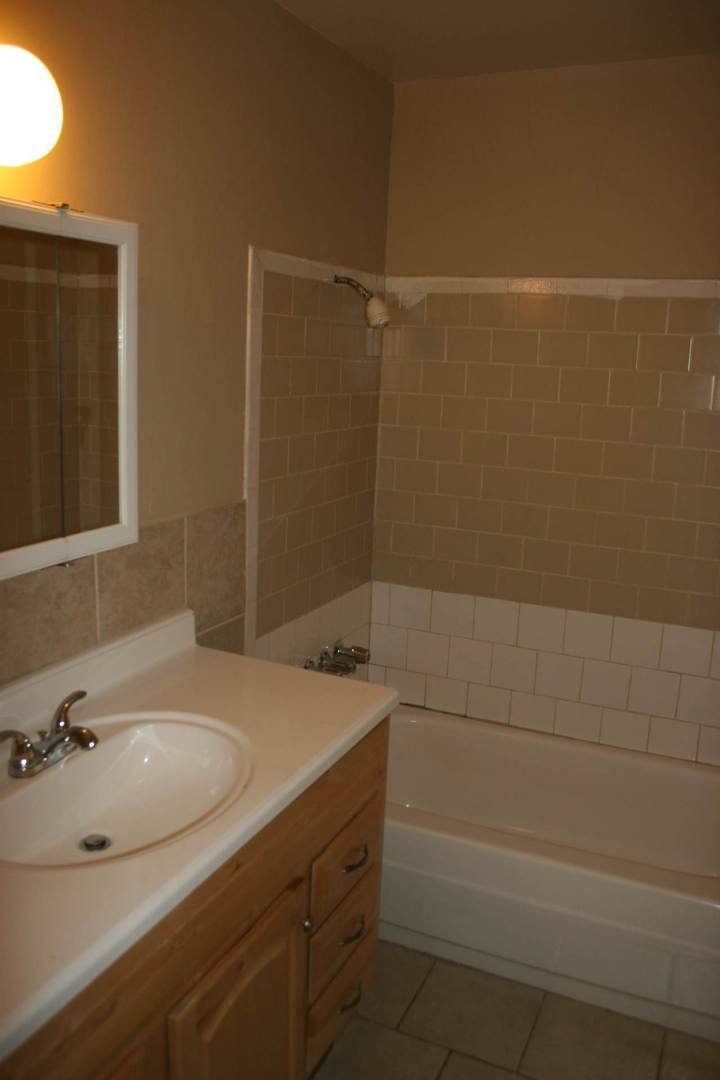 Apartment for rent at 700 Knotts St, Bakersfield, CA 93305