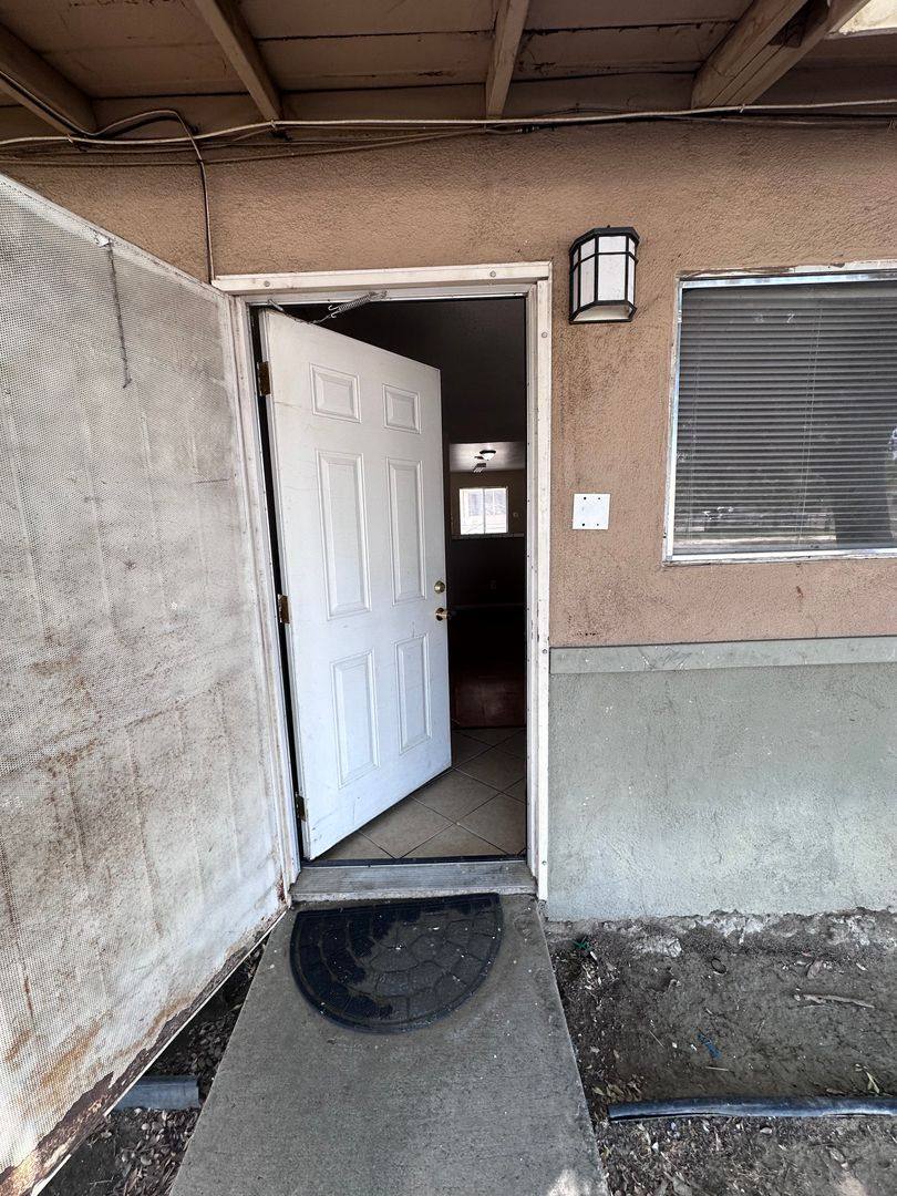 Apartment for rent at 700 Knotts St, Bakersfield, CA 93305