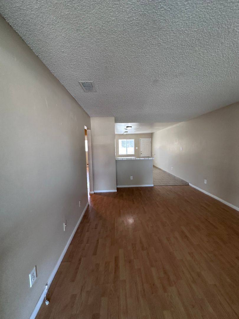 Apartment for rent at 700 Knotts St, Bakersfield, CA 93305