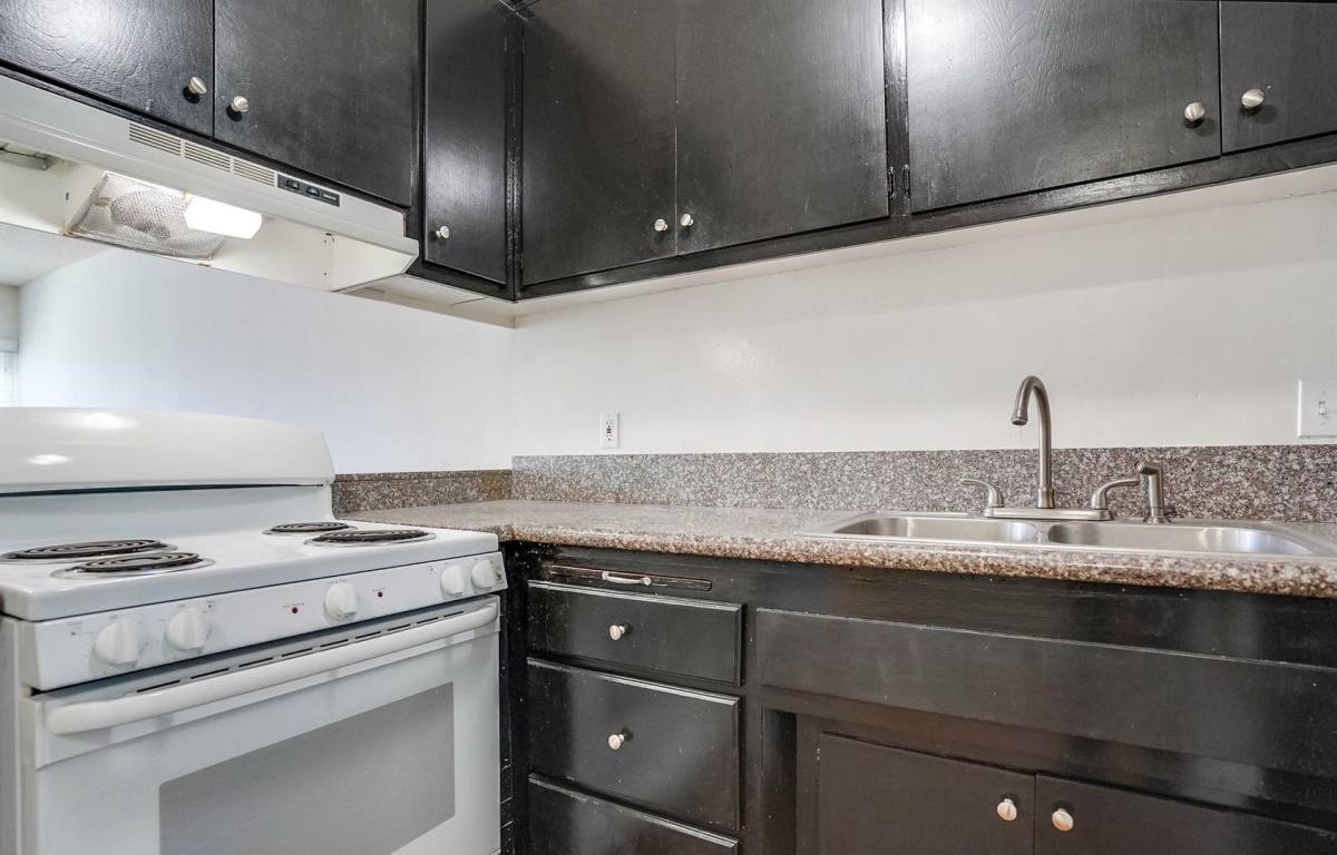 Apartment for rent at 3715 W 27th St #15, Los Angeles, CA 90018