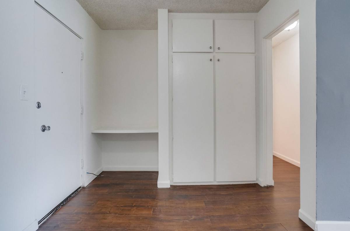 Apartment for rent at 3715 W 27th St #15, Los Angeles, CA 90018