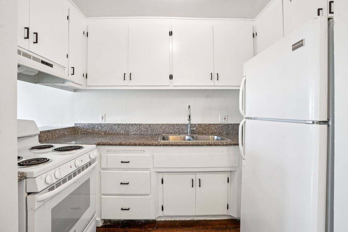 Apartment for rent at 3715 W 27th St #15, Los Angeles, CA 90018