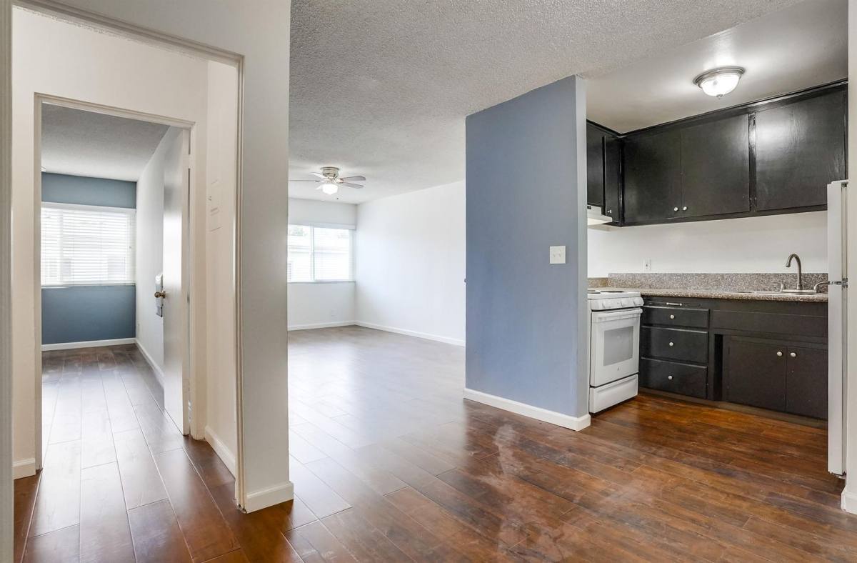 Apartment for rent at 3715 W 27th St #15, Los Angeles, CA 90018