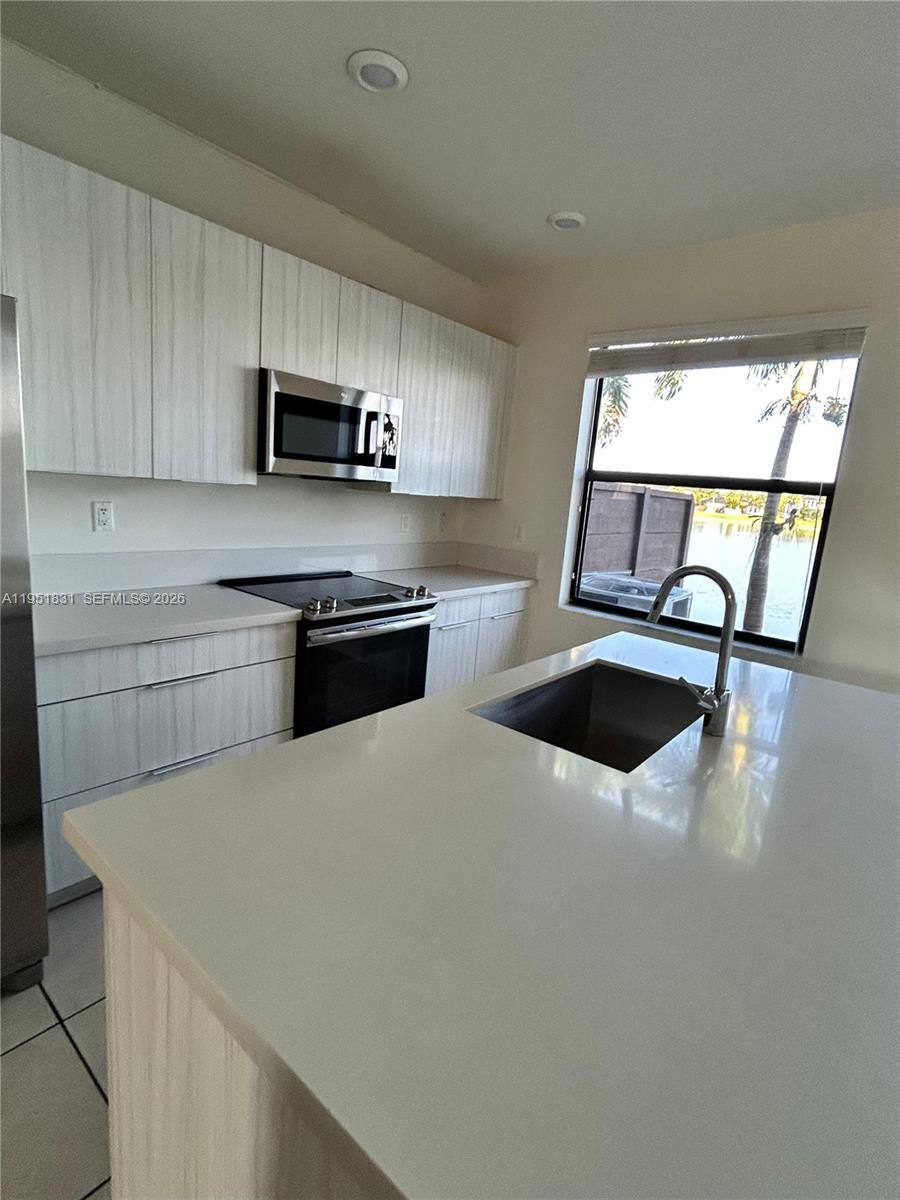 Townhouse for rent at 9113 NW 159th St, Hialeah, FL 33018