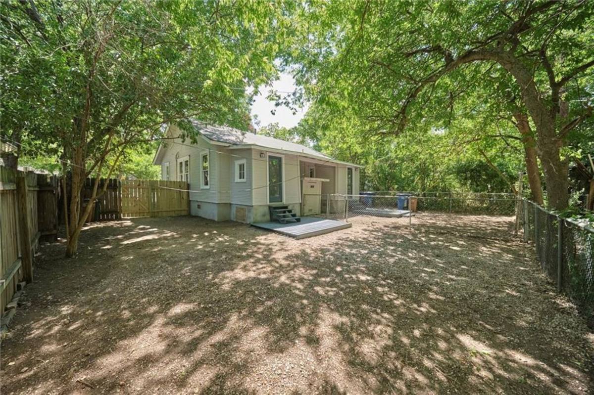 Townhouse for rent at 208 W 45 St, Austin, TX 78751