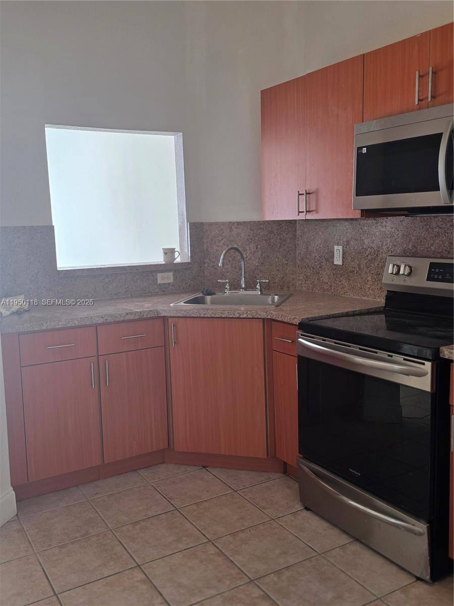 Townhouse for rent at 124 NE 13th St #21, Homestead, FL 33030