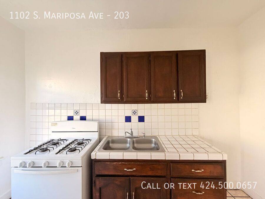 Apartment for rent at 1102 S Mariposa Ave #203, Los Angeles, CA 90006