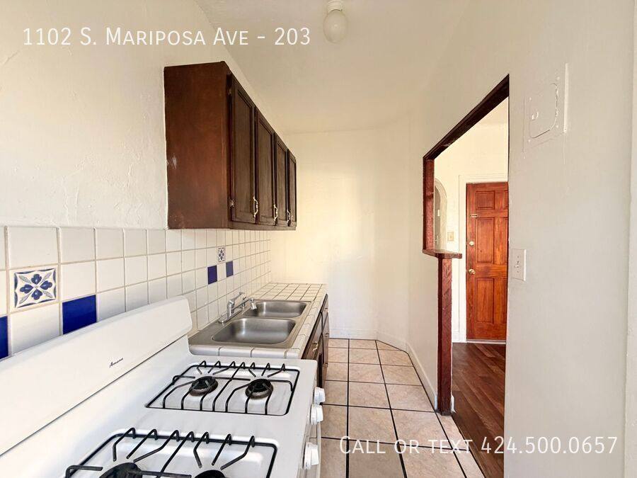 Apartment for rent at 1102 S Mariposa Ave #203, Los Angeles, CA 90006